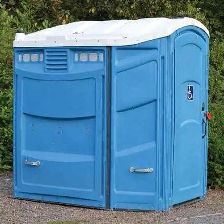 Industrial porta potty rental in Lost Hills CA for oil field operations
